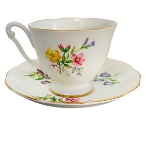 Vintage Queen Anne Bone China‎ England Teacup and Saucer Set Floral Gold Trim